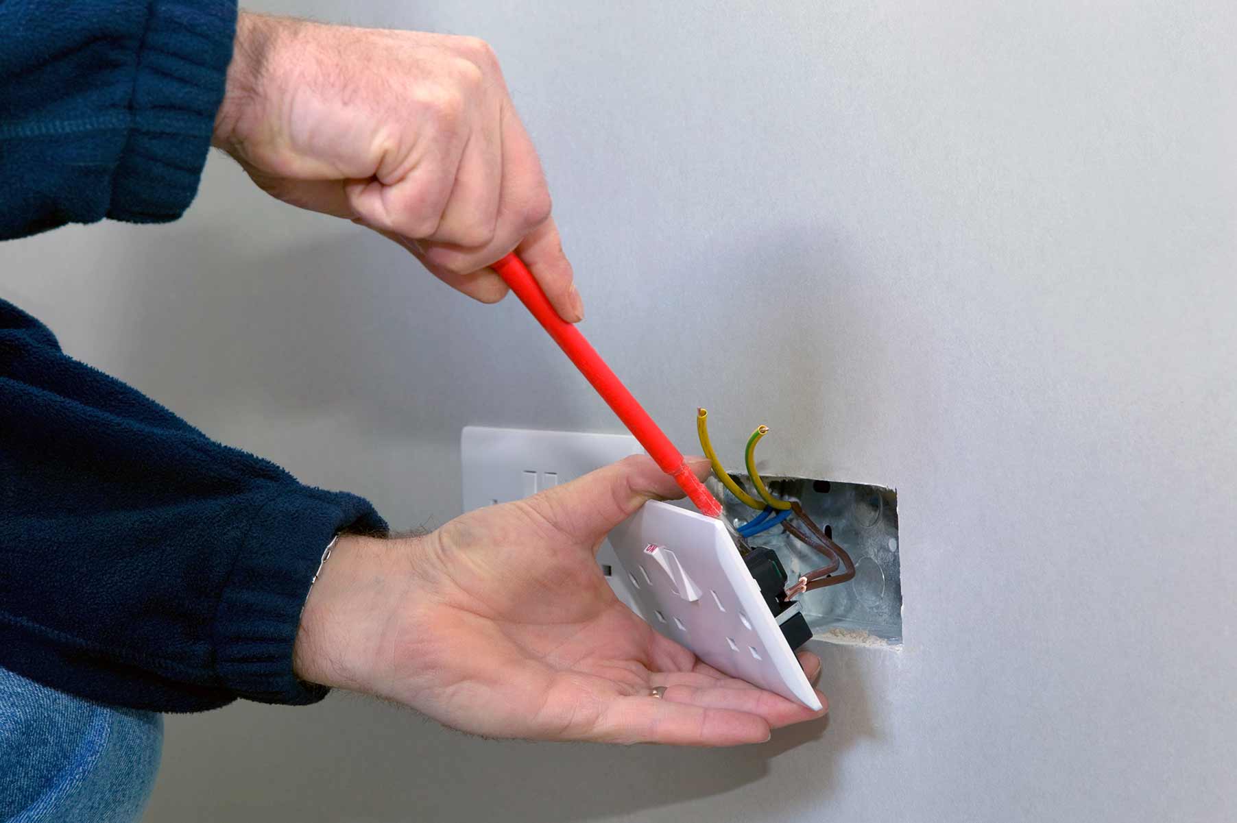 Our electricians can install plug sockets for domestic and commercial proeprties in Hyde and the local area. 